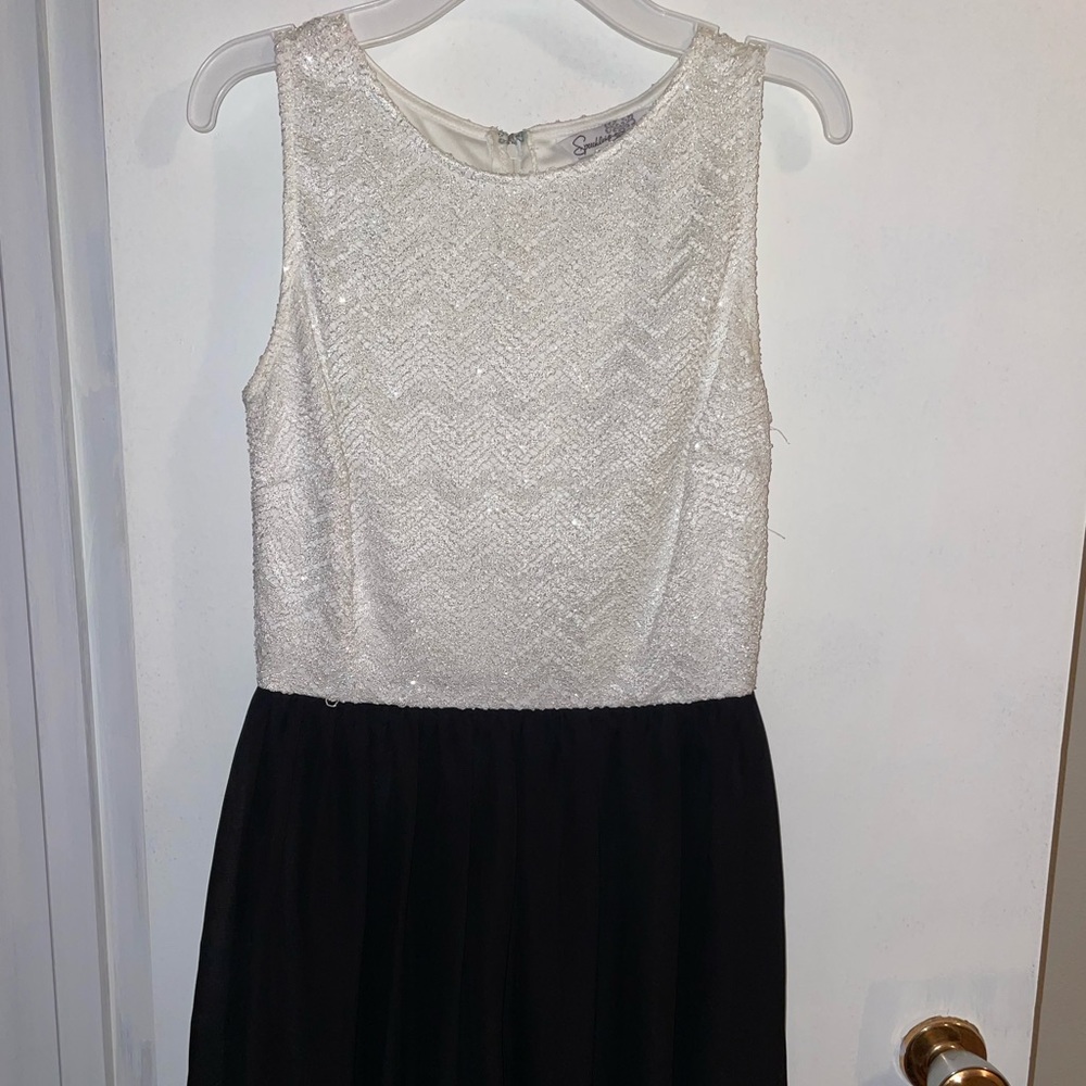 sparkly black and white sleeveless dress